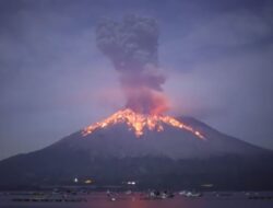Penduduk Gunung Semeru Bubar, Abu Vulkanik Membumbung Tinggi