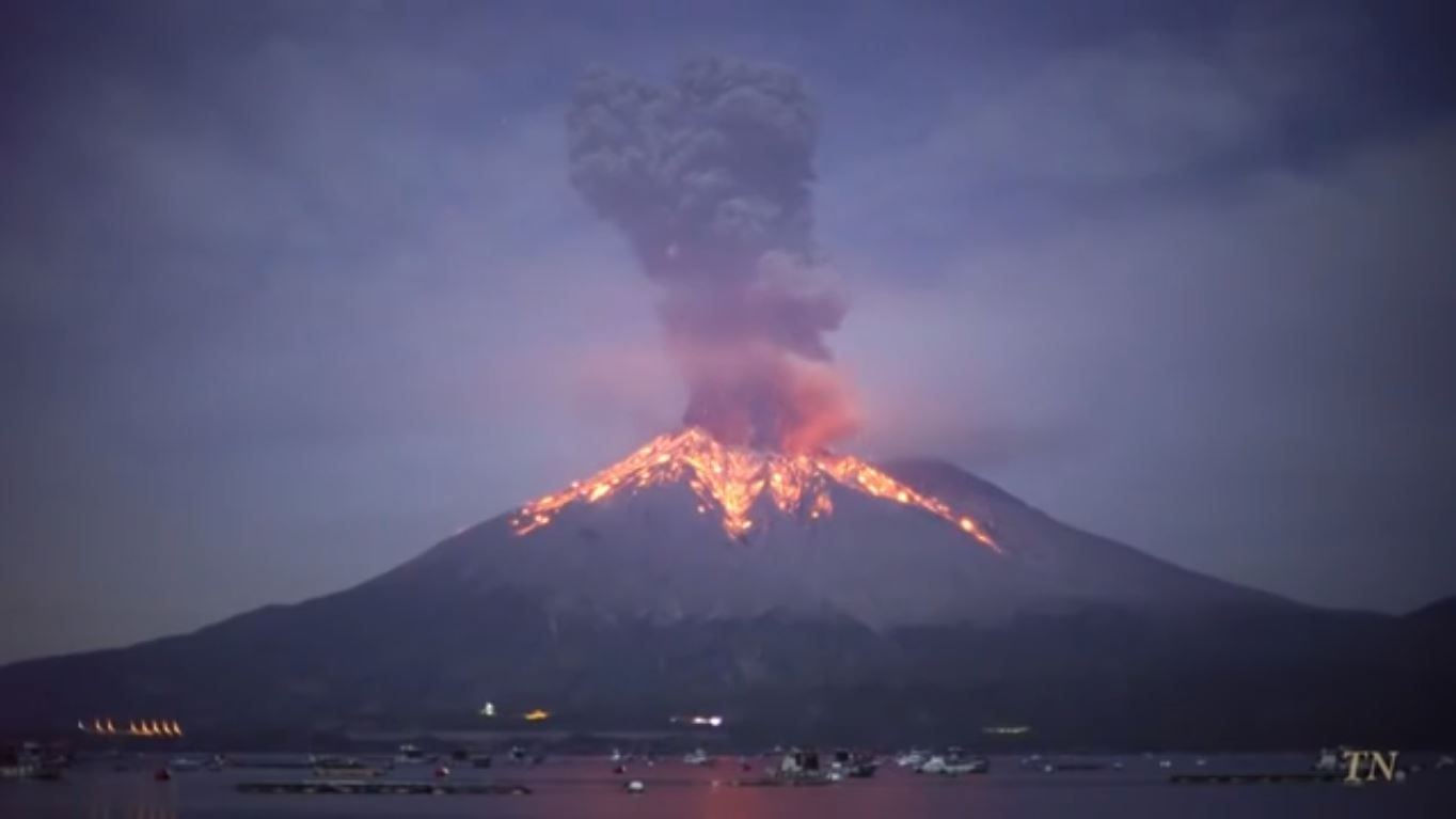 Hari berita ini 2021 gunung meletus Gunung Semeru