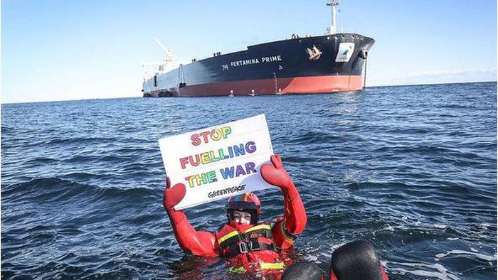 Greenpeace Cegat Kapal Pertamina