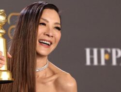 Golden Globes 2023 Jadi Momen Spesial Michelle Yeoh