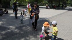 Biaya Hidup Mahal Jadi Alasan Warga China Ogah Punya Anak